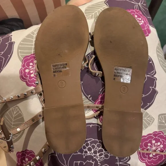 EUC Steve Madden Travel Beige & Silver Studded Ankle Wrap Flats / Sandals Sz 9 - Picture 5 of 5